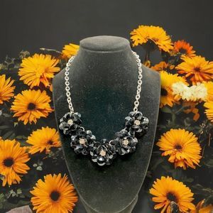 Flowered silver-tone necklace!